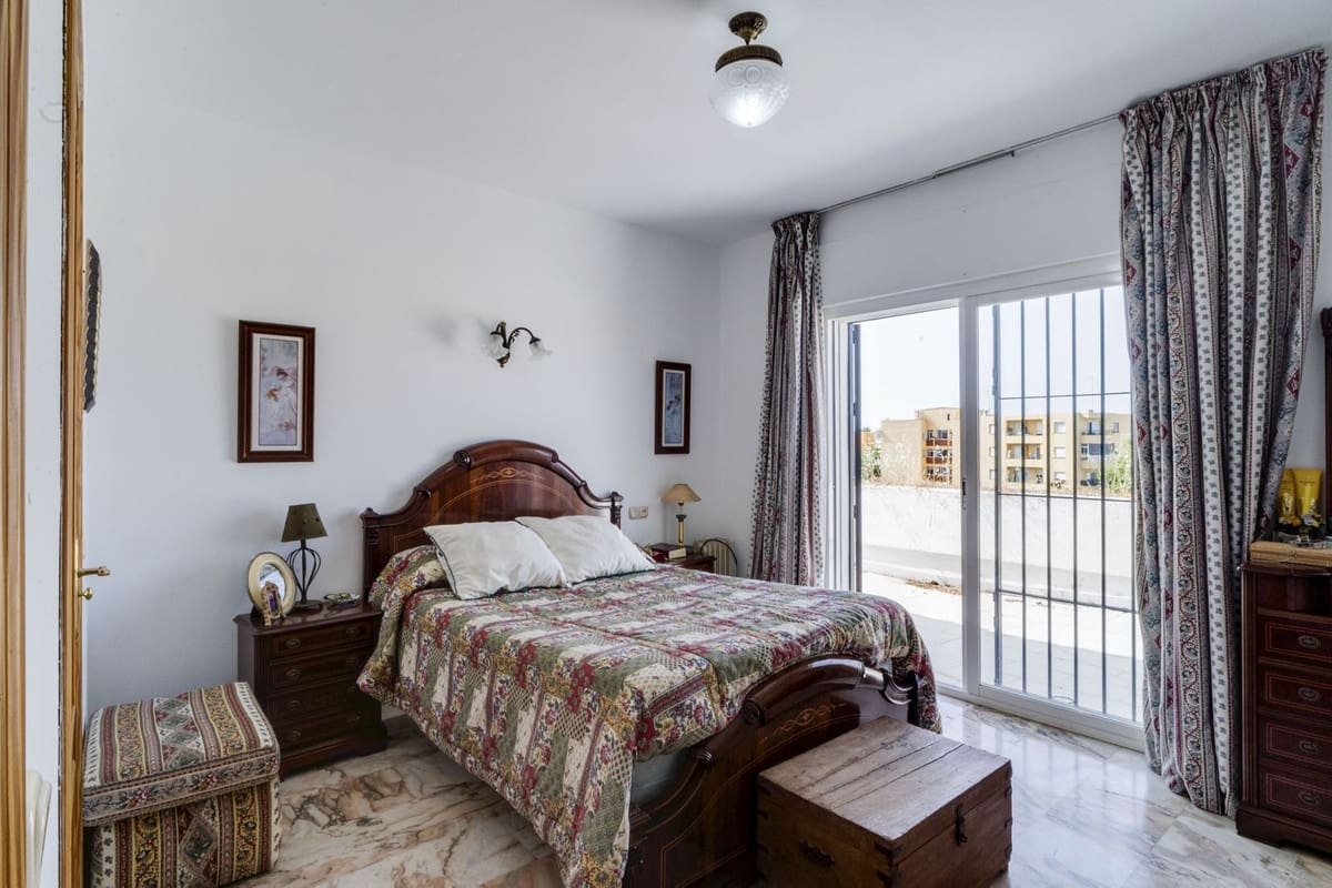 5 soveværelse Villa til salg i Marbella med garage - € 1.295.000 (Ref: 9541771)
