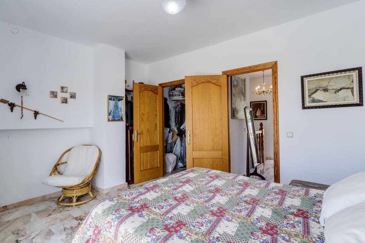 5 soveværelse Villa til salg i Marbella med garage - € 1.295.000 (Ref: 9541771)