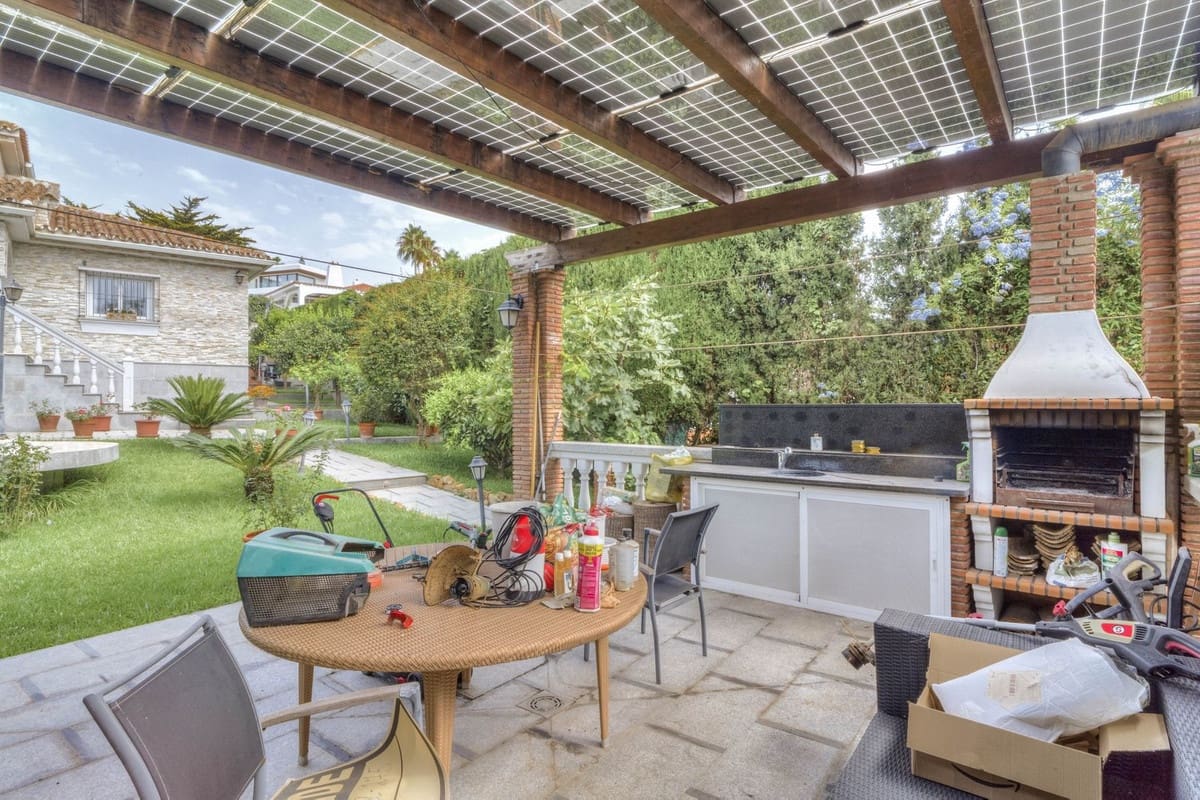 4 bedroom Villa for sale in Carib Playa with pool garage - € 1,250,000 (Ref: 9541772)