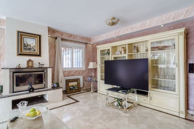 4 bedroom Villa for sale in Carib Playa, Marbella with pool garage - € 1,250,000 (Ref: 9541772)