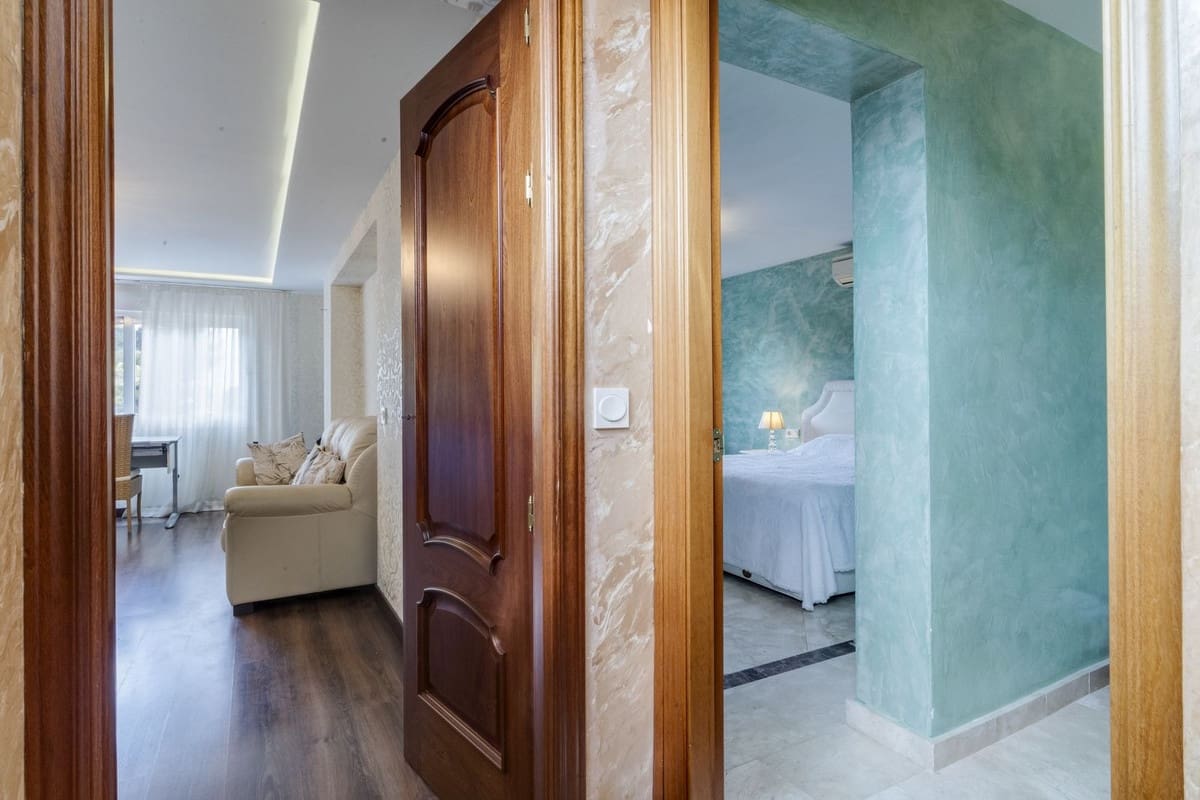 4 bedroom Villa for sale in Carib Playa with pool garage - € 1,250,000 (Ref: 9541772)