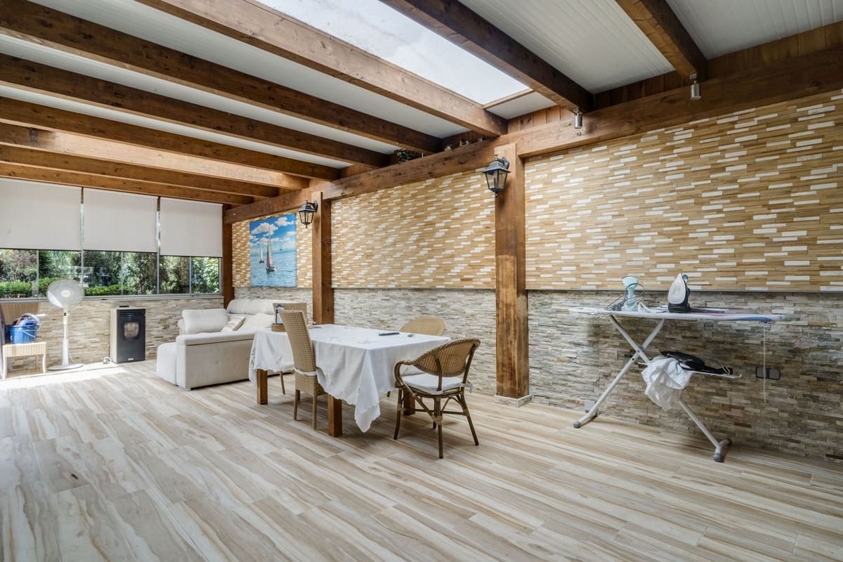 4 bedroom Villa for sale in Carib Playa with pool garage - € 1,250,000 (Ref: 9541772)