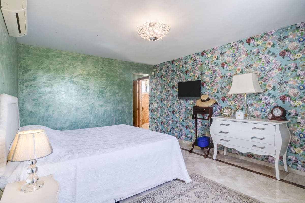 4 soveværelse Villa til salg i Carib Playa med swimmingpool garage - € 1.250.000 (Ref: 9541772)