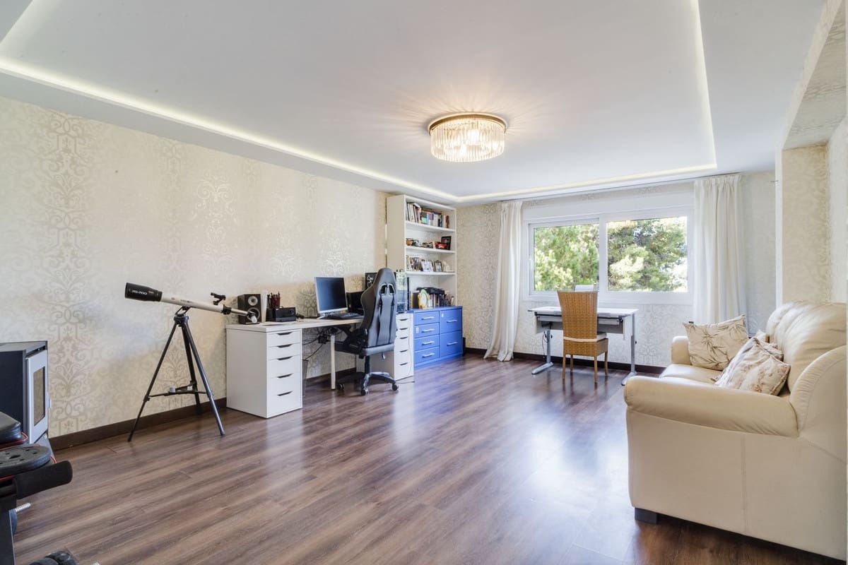 4 soveværelse Villa til salg i Carib Playa med swimmingpool garage - € 1.250.000 (Ref: 9541772)