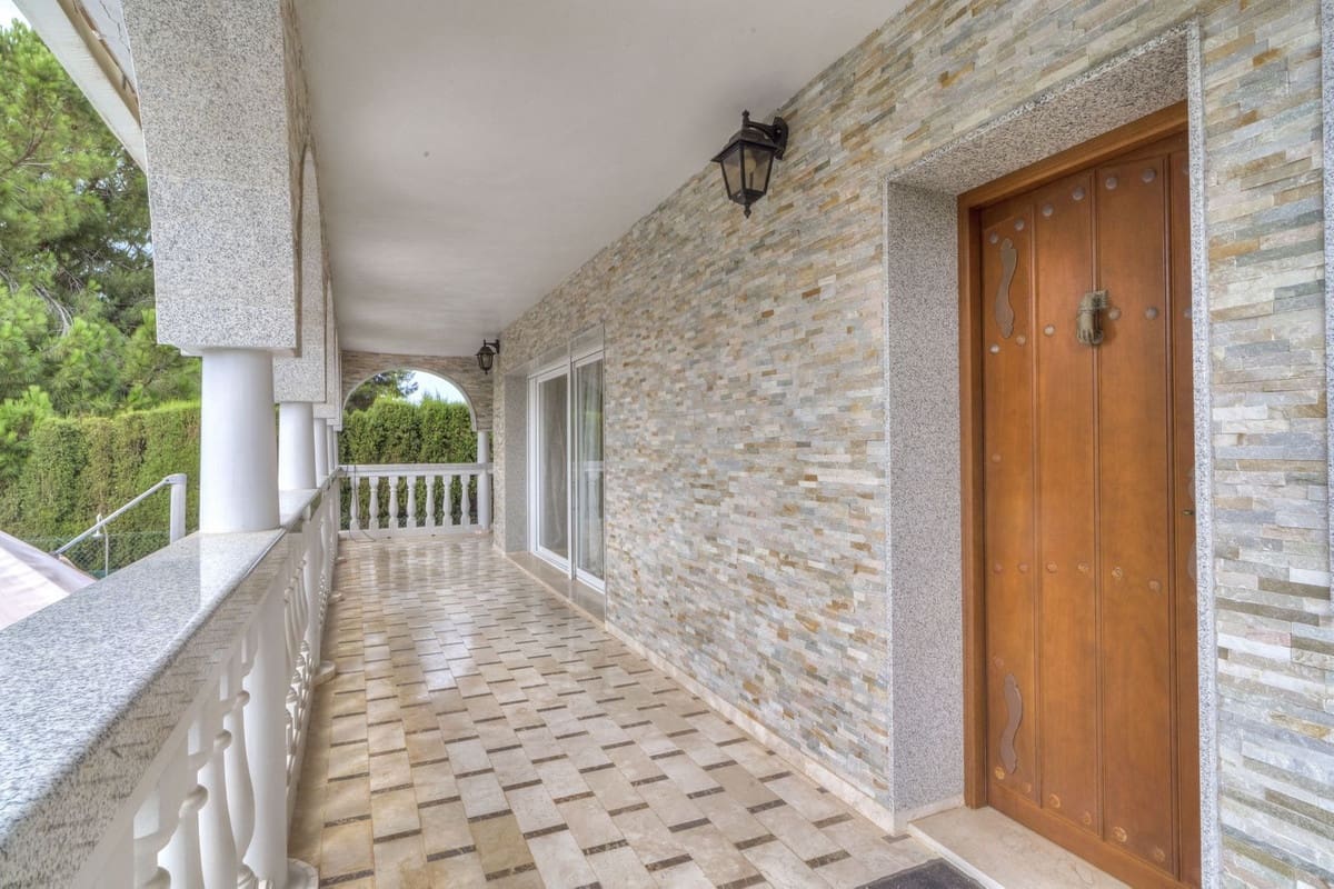 4 soveværelse Villa til salg i Carib Playa med swimmingpool garage - € 1.250.000 (Ref: 9541772)