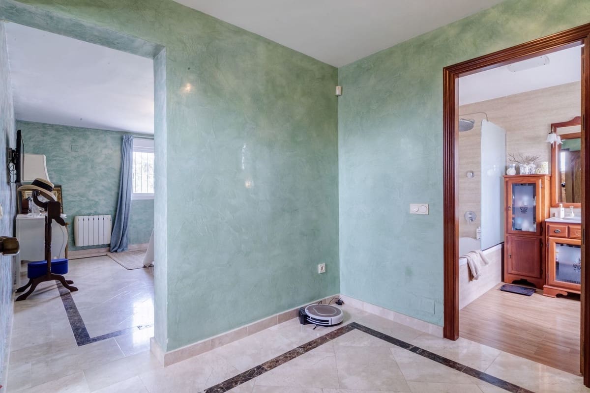 4 soveværelse Villa til salg i Carib Playa med swimmingpool garage - € 1.250.000 (Ref: 9541772)