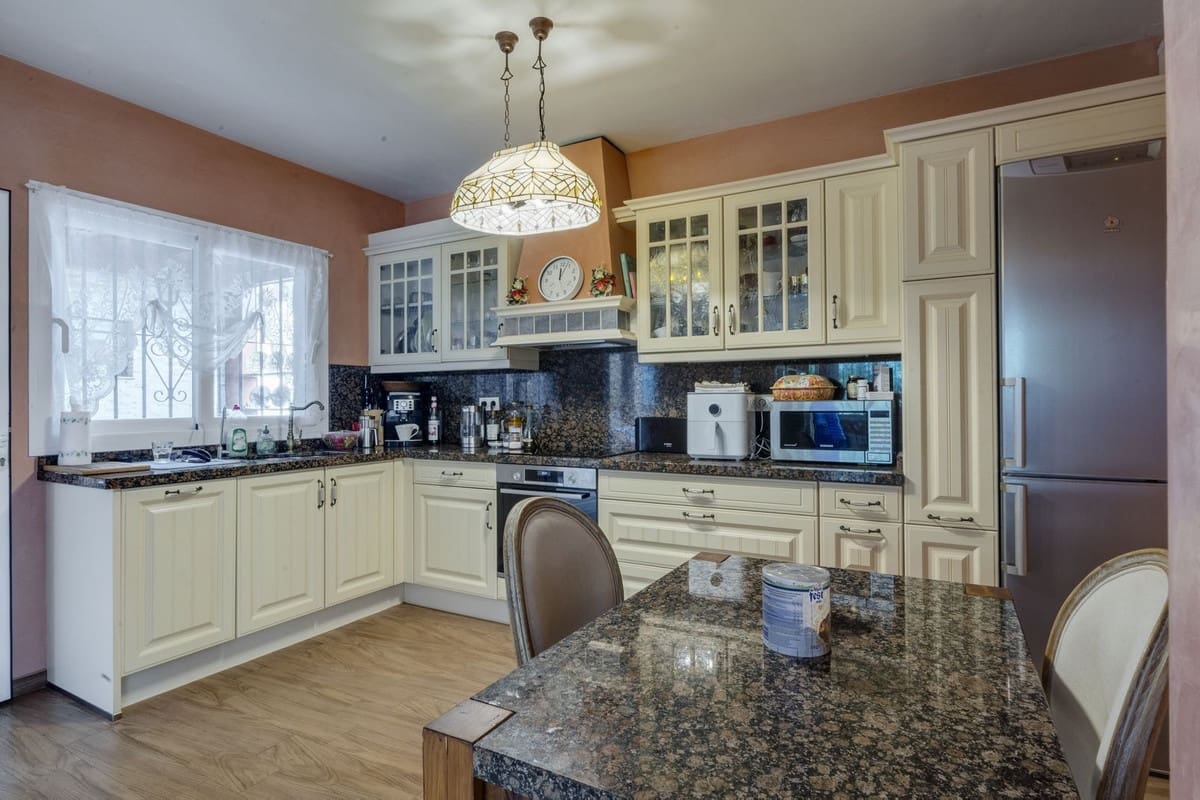 4 soveværelse Villa til salg i Carib Playa med swimmingpool garage - € 1.250.000 (Ref: 9541772)