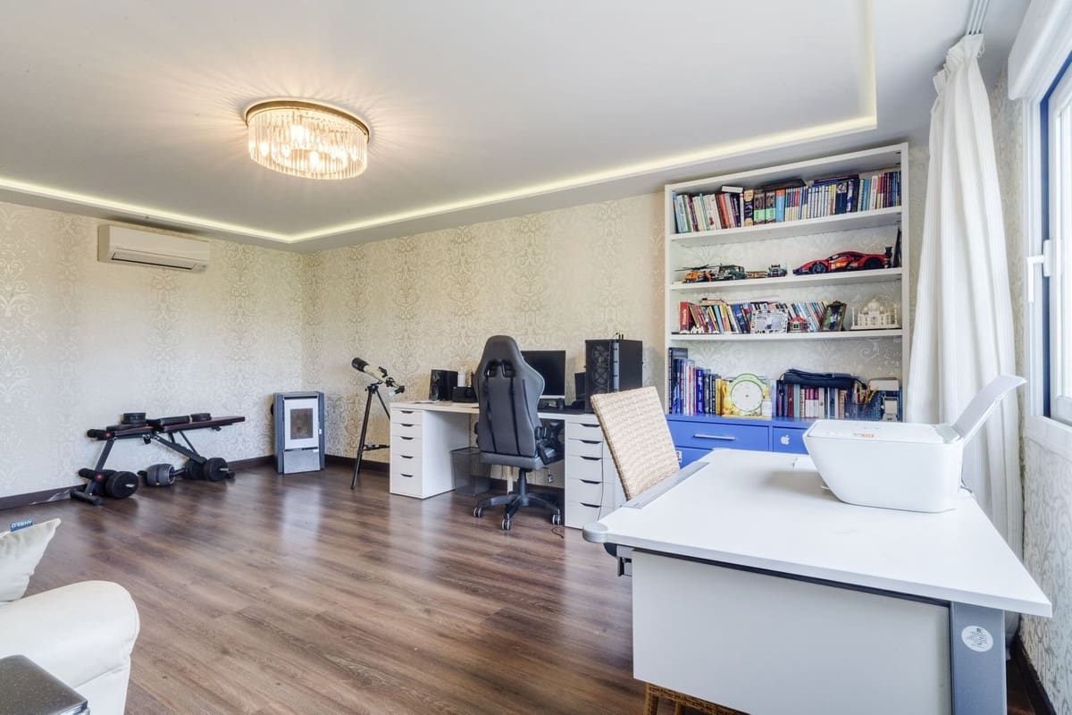 4 soveværelse Villa til salg i Carib Playa med swimmingpool garage - € 1.250.000 (Ref: 9541772)