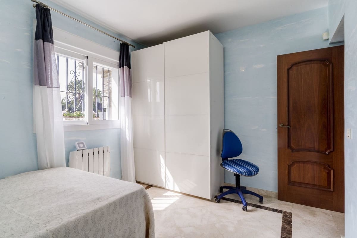 4 soveværelse Villa til salg i Carib Playa med swimmingpool garage - € 1.250.000 (Ref: 9541772)