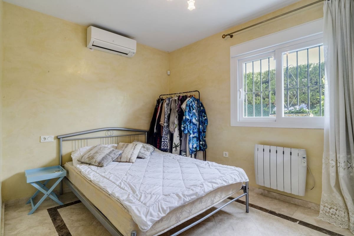 4 soveværelse Villa til salg i Carib Playa med swimmingpool garage - € 1.250.000 (Ref: 9541772)