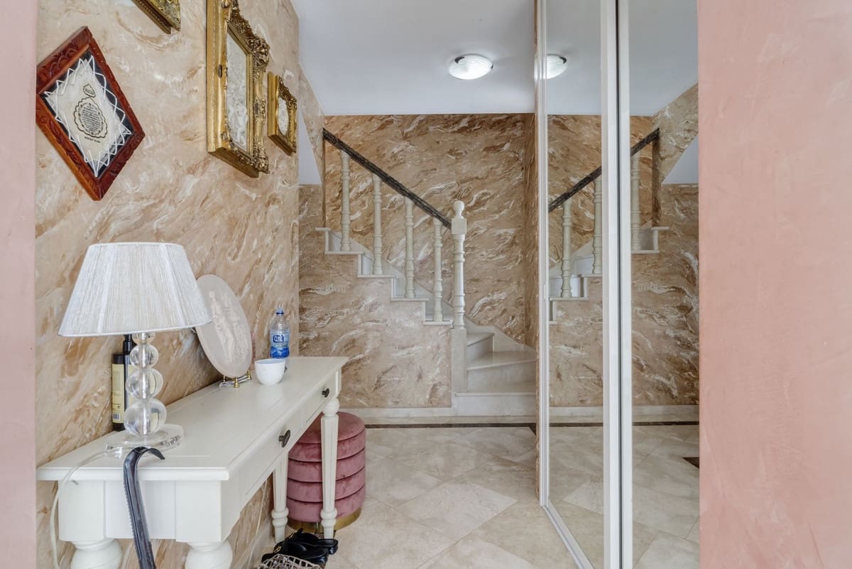 4 soveværelse Villa til salg i Carib Playa med swimmingpool garage - € 1.250.000 (Ref: 9541772)