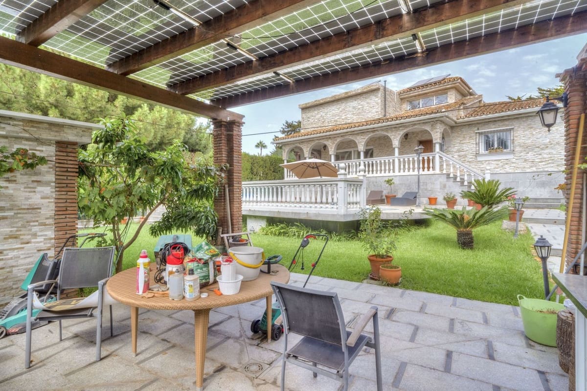 4 soveværelse Villa til salg i Carib Playa med swimmingpool garage - € 1.250.000 (Ref: 9541772)