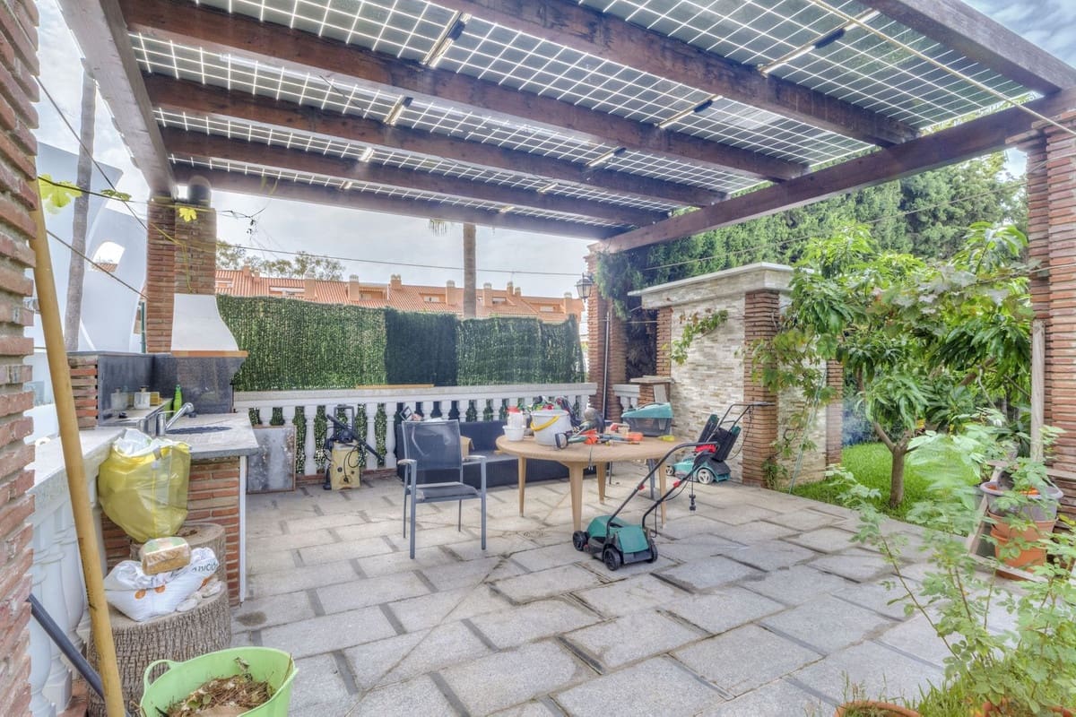 4 soveværelse Villa til salg i Carib Playa med swimmingpool garage - € 1.250.000 (Ref: 9541772)