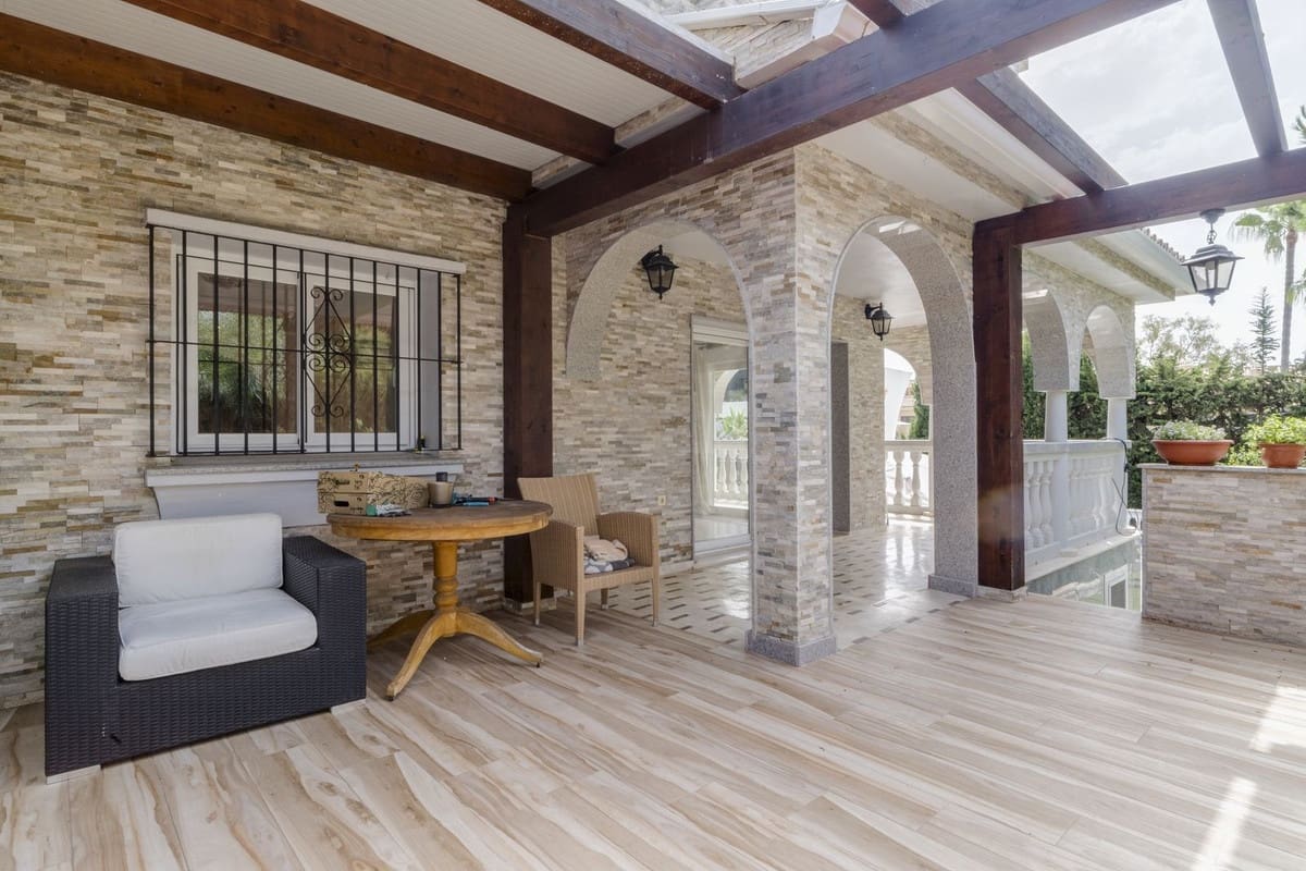 4 soveværelse Villa til salg i Carib Playa med swimmingpool garage - € 1.250.000 (Ref: 9541772)