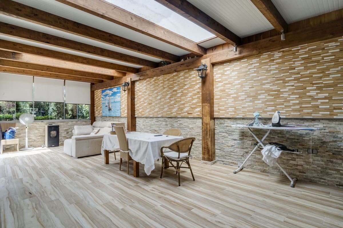 4 soveværelse Villa til salg i Carib Playa med swimmingpool garage - € 1.250.000 (Ref: 9541772)