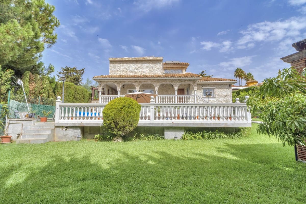 4 soveværelse Villa til salg i Carib Playa med swimmingpool garage - € 1.250.000 (Ref: 9541772)