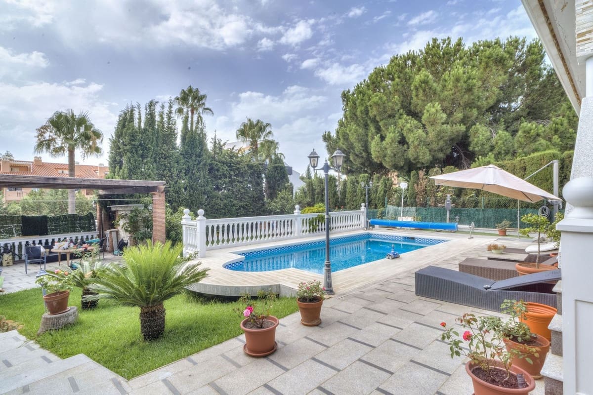 4 soveværelse Villa til salg i Carib Playa med swimmingpool garage - € 1.250.000 (Ref: 9541772)