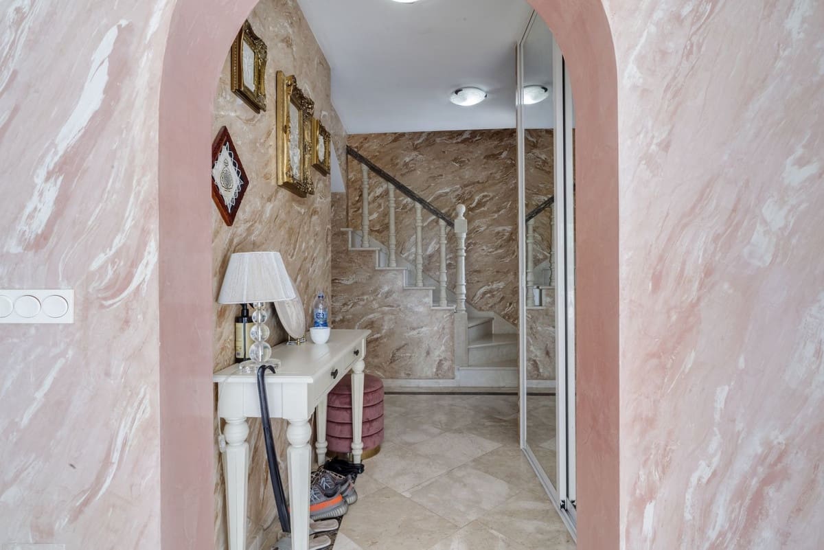 4 bedroom Villa for sale in Carib Playa with pool garage - € 1,250,000 (Ref: 9541772)