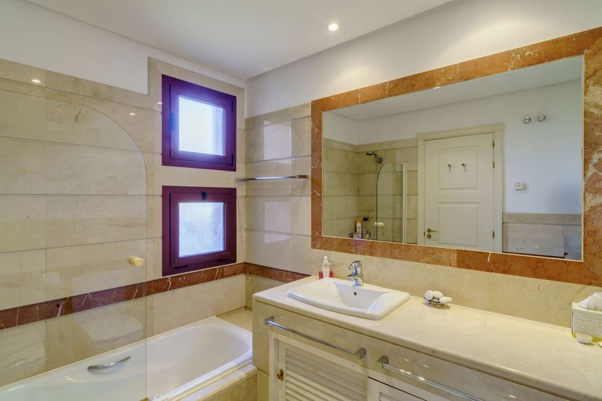 3 camera da letto Appartamento in vendita in Bahia de Marbella con piscina garage - 1.150.000 € (Rif: 9541773)