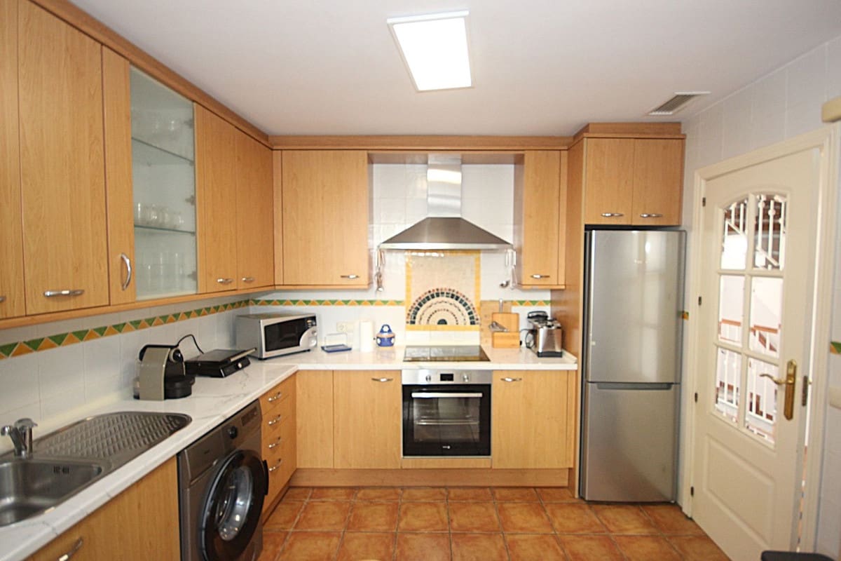 3 camera da letto Casa in vendita in Bahia de Marbella con piscina garage - 1.090.000 € (Rif: 9541774)