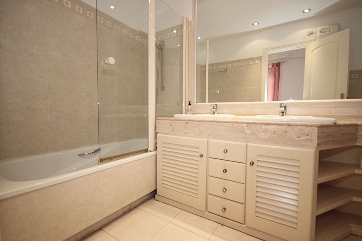 3 camera da letto Casa in vendita in Bahia de Marbella con piscina garage - 1.090.000 € (Rif: 9541774)