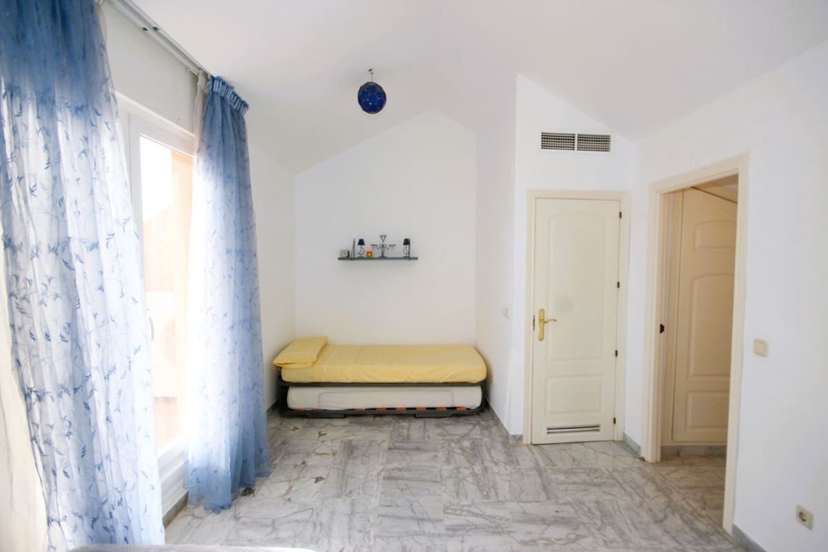 3 camera da letto Casa in vendita in Bahia de Marbella con piscina garage - 1.090.000 € (Rif: 9541774)