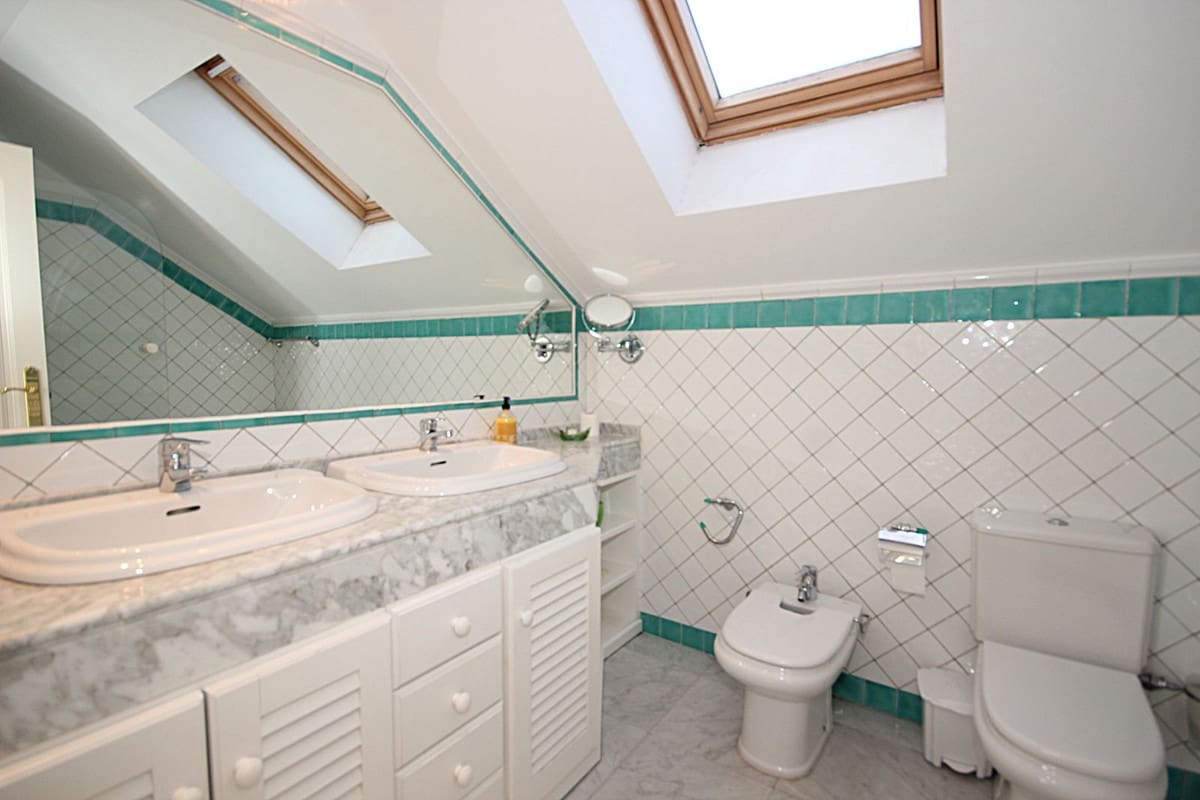 3 camera da letto Casa in vendita in Bahia de Marbella con piscina garage - 1.090.000 € (Rif: 9541774)