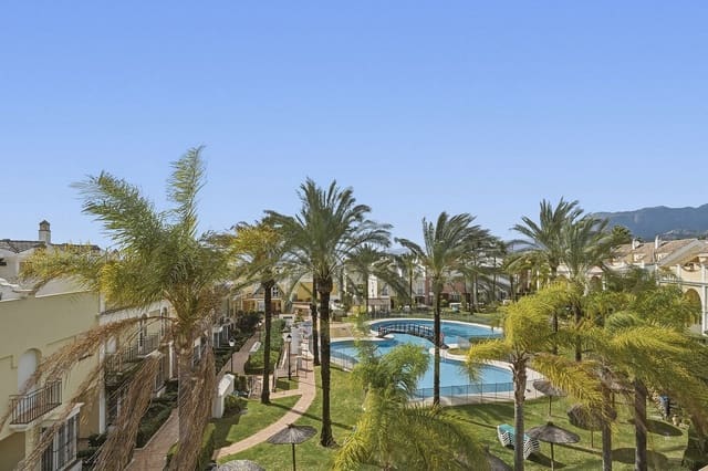 3 sovrum Hus till salu i Bahía de Marbella, Marbella med pool garage - 1 090 000 € (Ref: 9541774)