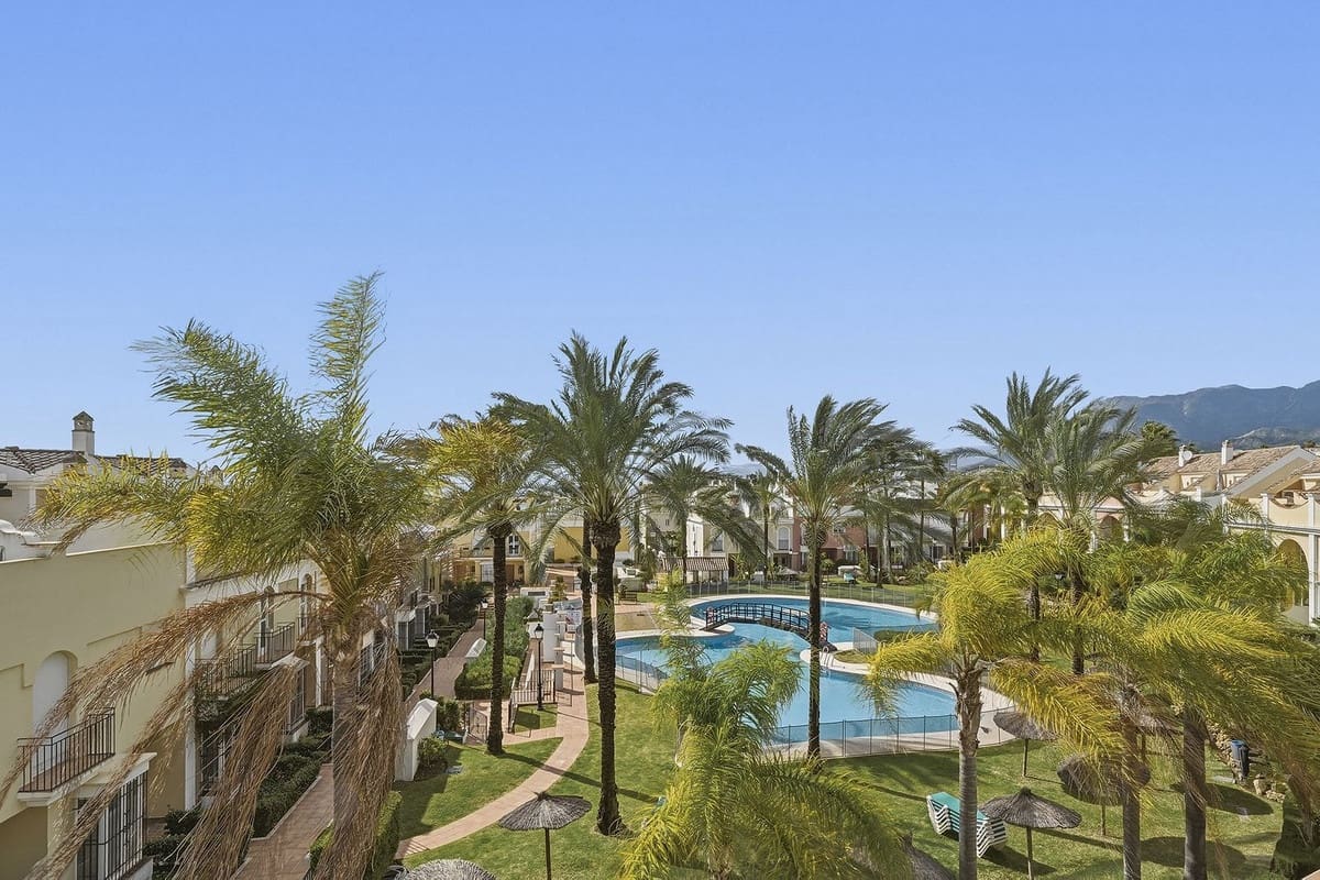 3 soveværelse Byhus til salg i Bahia de Marbella med swimmingpool garage - € 1.150.000 (Ref: 9541774)