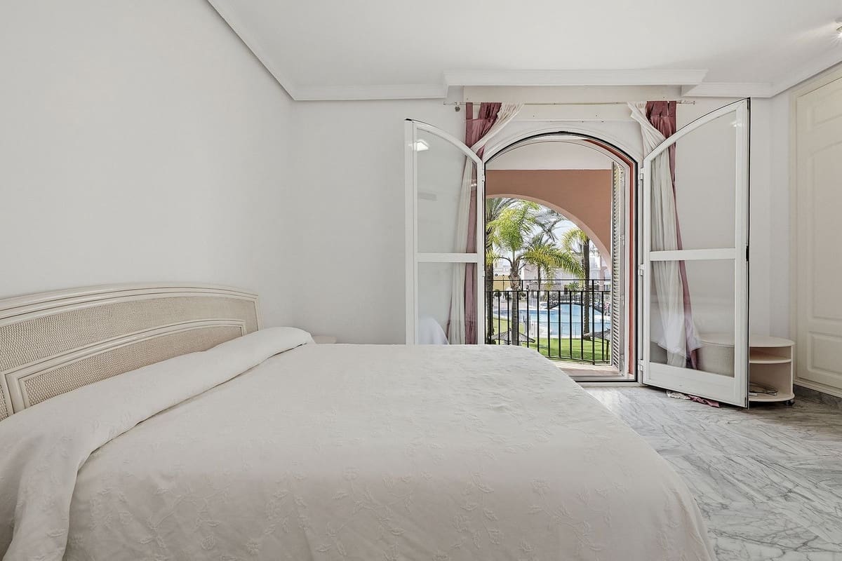 3 soveværelse Byhus til salg i Bahia de Marbella med swimmingpool garage - € 1.150.000 (Ref: 9541774)