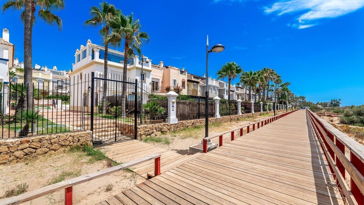 3 soveværelse Byhus til salg i Bahia de Marbella med swimmingpool garage - € 1.150.000 (Ref: 9541774)