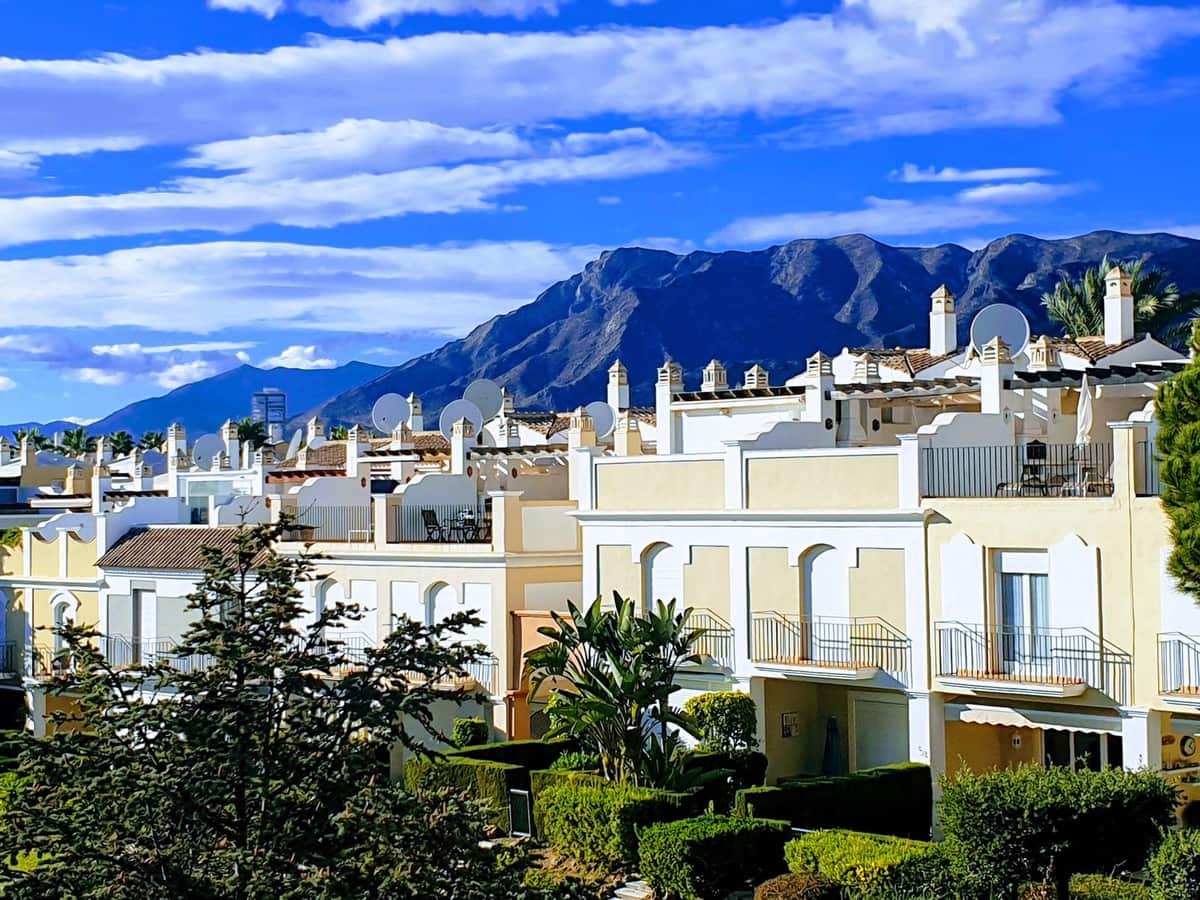 3 soveværelse Byhus til salg i Bahia de Marbella med swimmingpool garage - € 1.150.000 (Ref: 9541774)