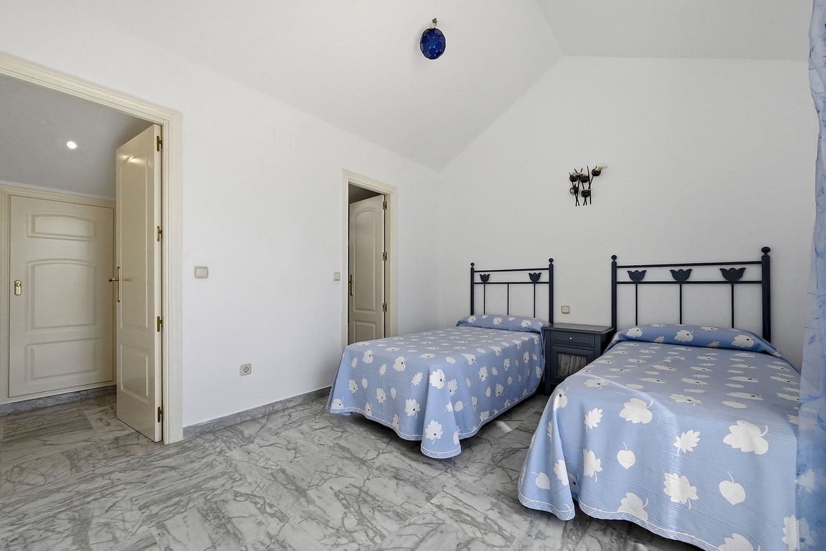 3 soveværelse Byhus til salg i Bahia de Marbella med swimmingpool garage - € 1.150.000 (Ref: 9541774)
