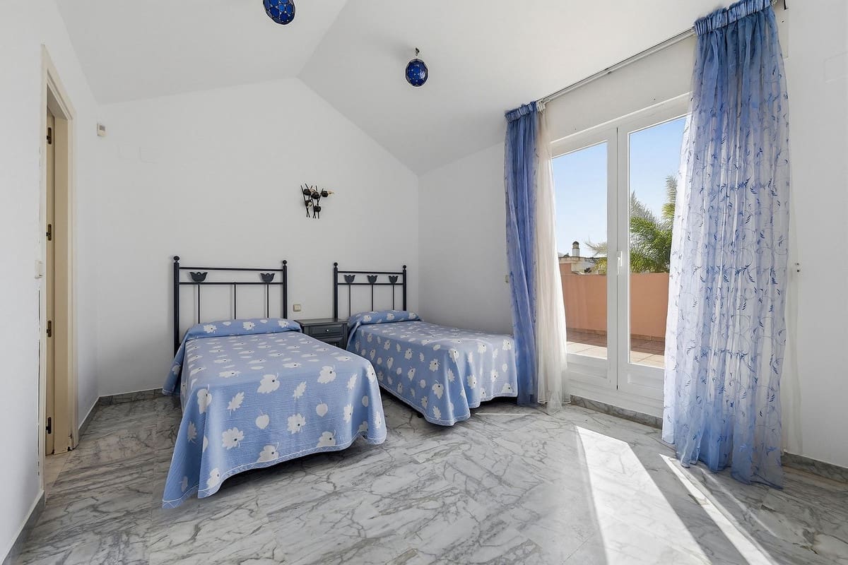 3 soveværelse Byhus til salg i Bahia de Marbella med swimmingpool garage - € 1.150.000 (Ref: 9541774)
