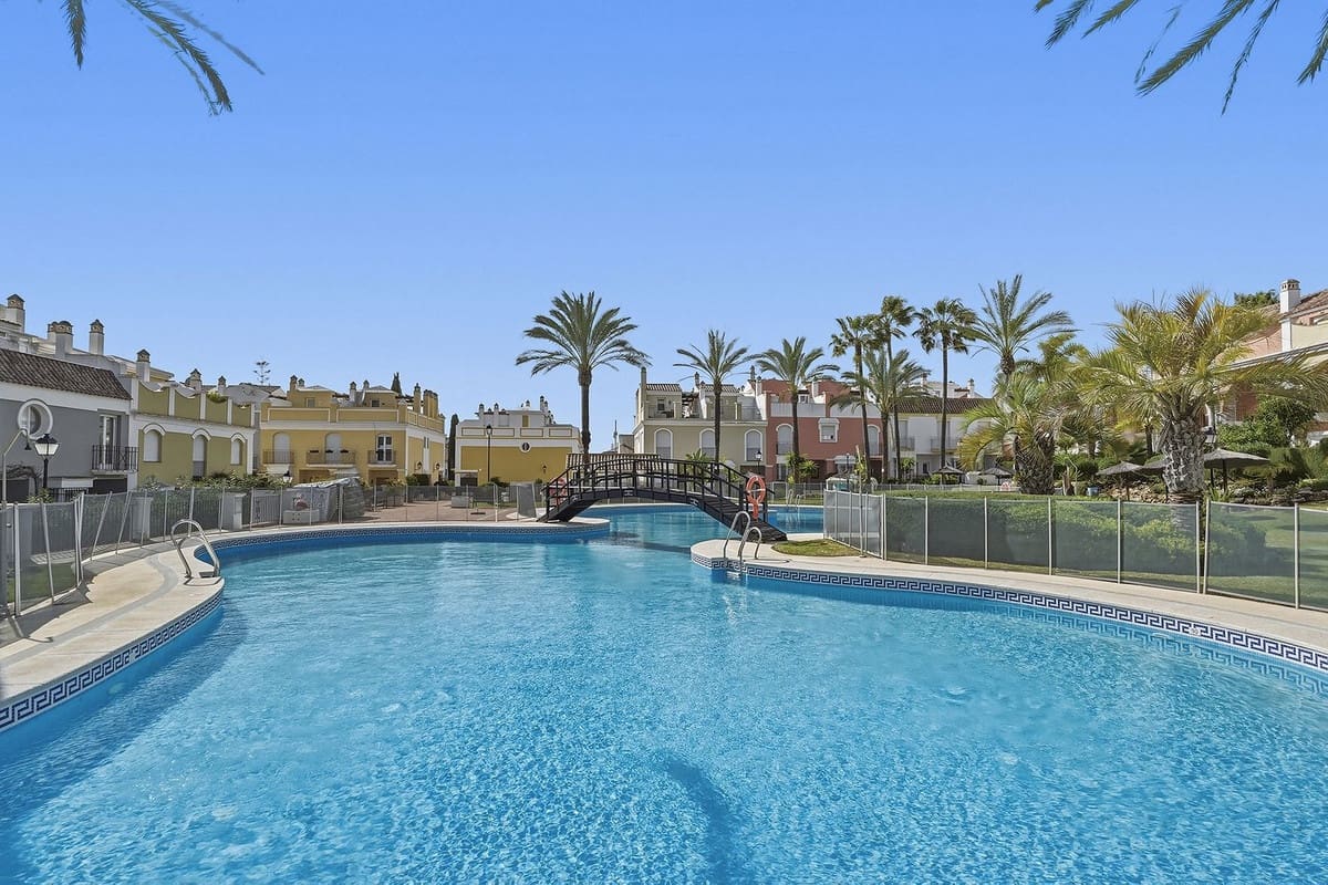 3 soveværelse Byhus til salg i Bahia de Marbella med swimmingpool garage - € 1.150.000 (Ref: 9541774)