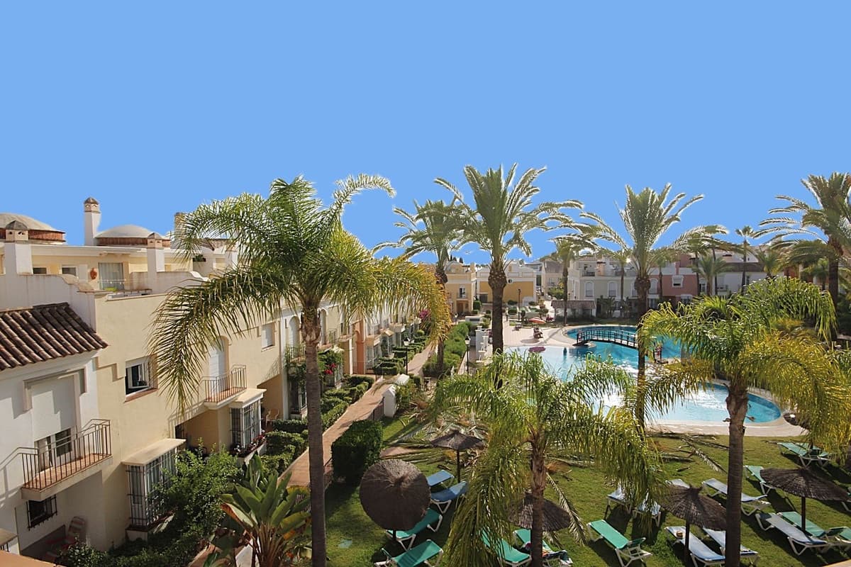 3 soveværelse Byhus til salg i Bahia de Marbella med swimmingpool garage - € 1.150.000 (Ref: 9541774)