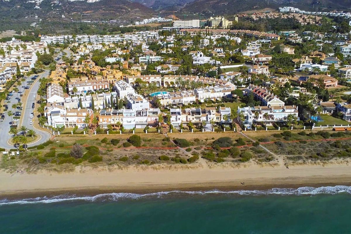 3 soveværelse Byhus til salg i Bahia de Marbella med swimmingpool garage - € 1.150.000 (Ref: 9541774)