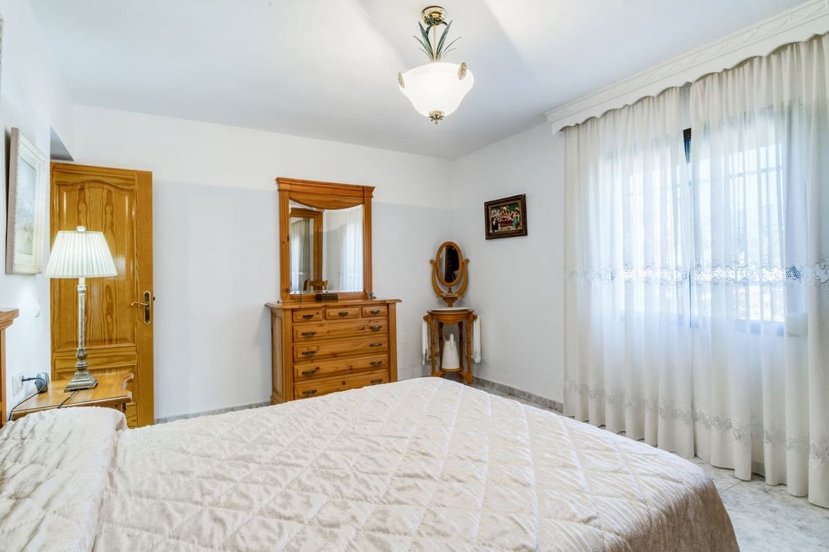 3 bedroom Villa for sale in Las Chapas with pool - € 970,000 (Ref: 9541775)