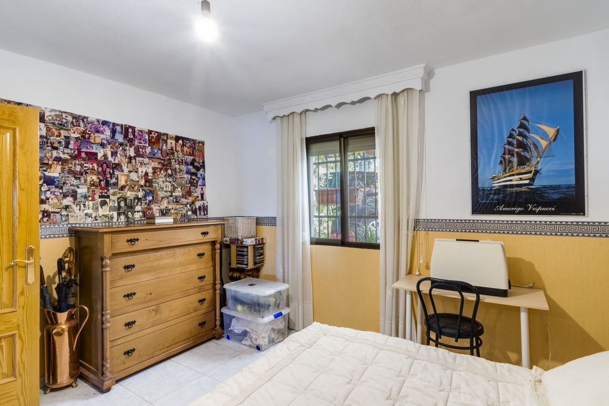 3 bedroom Villa for sale in Las Chapas with pool - € 970,000 (Ref: 9541775)