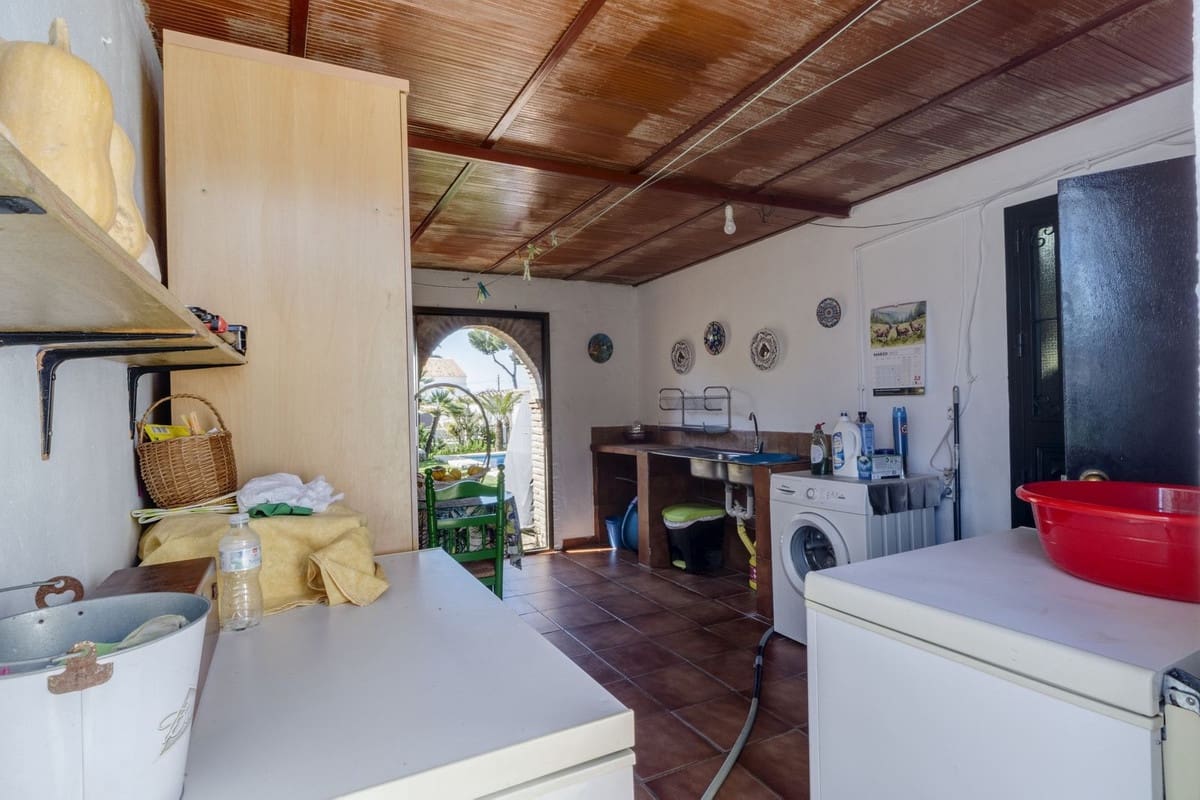 Chalet de 3 habitaciones en Las Chapas en venta con piscina - 970.000 € (Ref: 9541775)