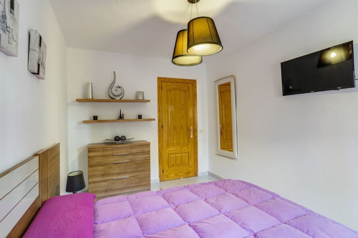 Chalet de 3 habitaciones en Las Chapas en venta con piscina - 970.000 € (Ref: 9541775)