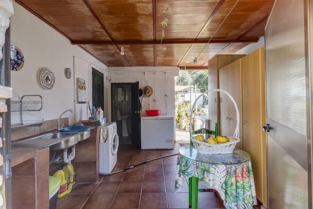 Chalet de 3 habitaciones en Las Chapas en venta con piscina - 970.000 € (Ref: 9541775)