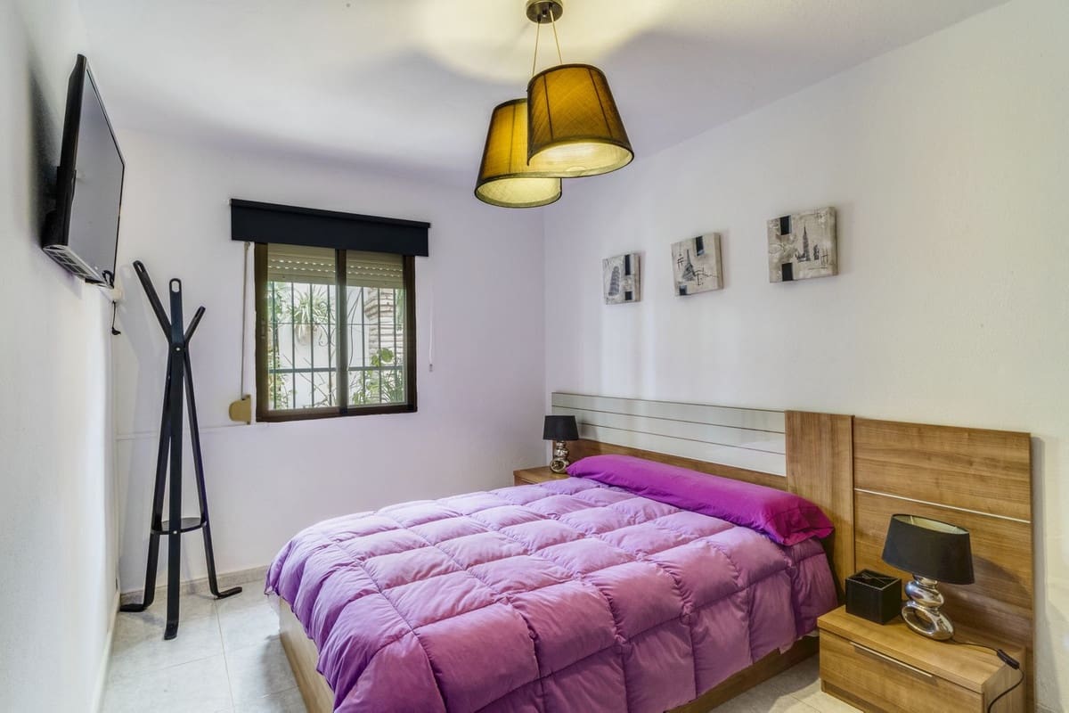 Chalet de 3 habitaciones en Las Chapas en venta con piscina - 970.000 € (Ref: 9541775)