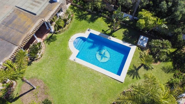 3 quarto Moradia para venda em Las Chapas, Marbella com piscina - 970 000 € (Ref: 9541775)