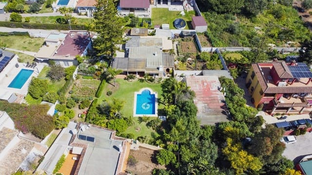 3 quarto Moradia para venda em Las Chapas, Marbella com piscina - 970 000 € (Ref: 9541775)