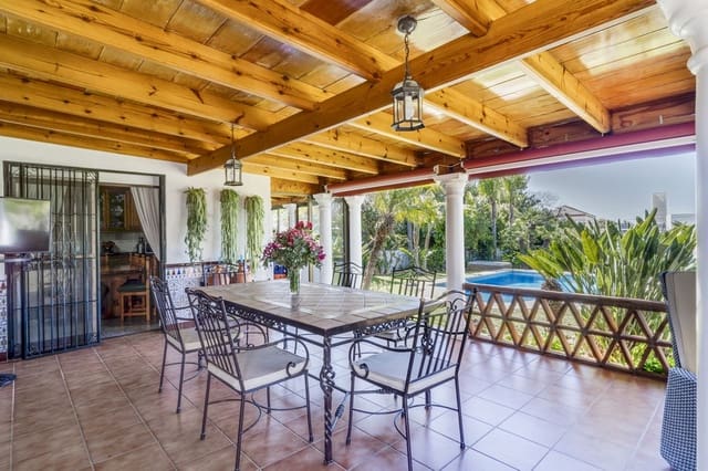 3 soveværelse Villa til salg i Las Chapas, Marbella med swimmingpool - € 970.000 (Ref: 9541775)