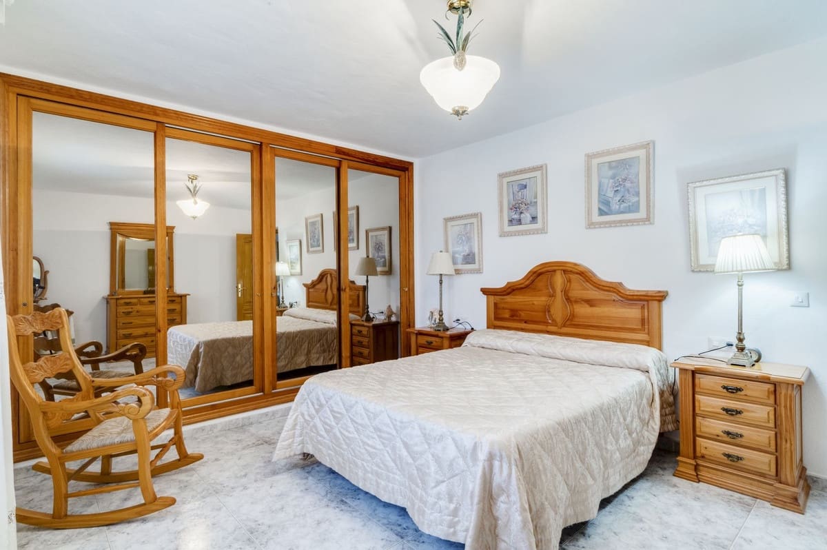 3 bedroom Villa for sale in Las Chapas with pool - € 970,000 (Ref: 9541775)