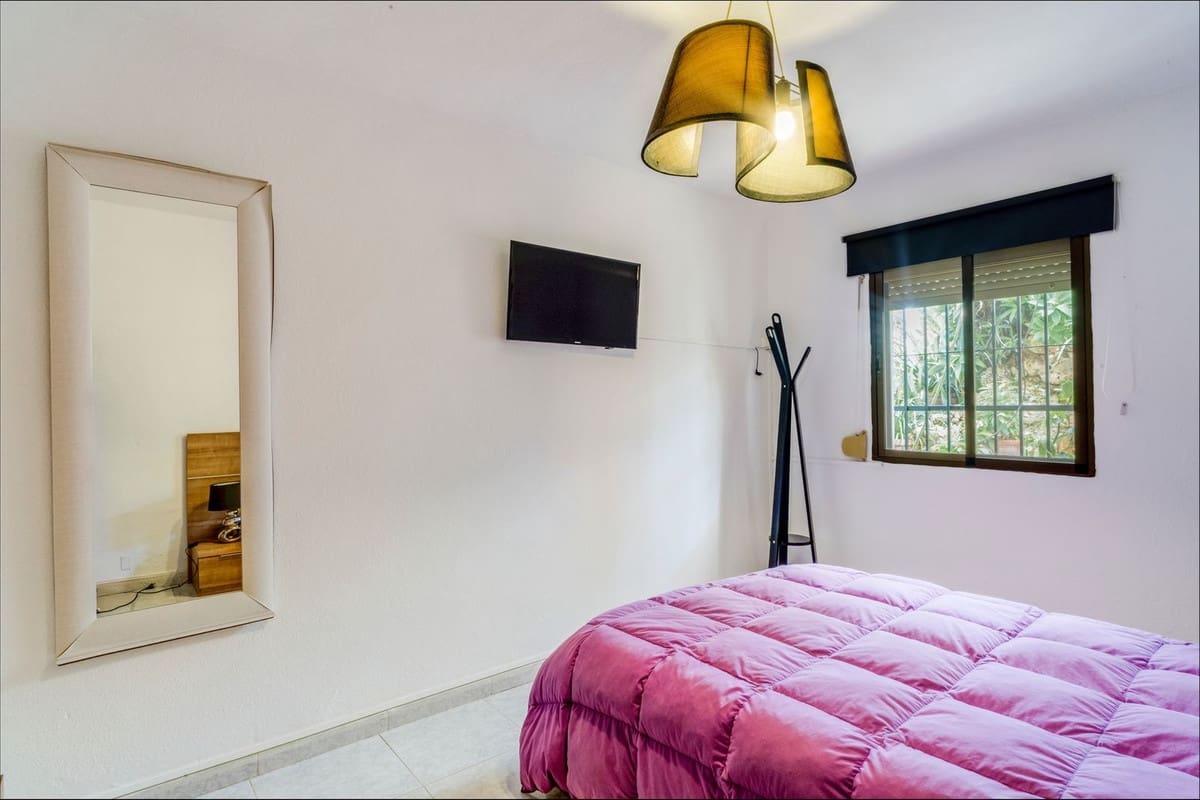 3 bedroom Villa for sale in Las Chapas with pool - € 970,000 (Ref: 9541775)