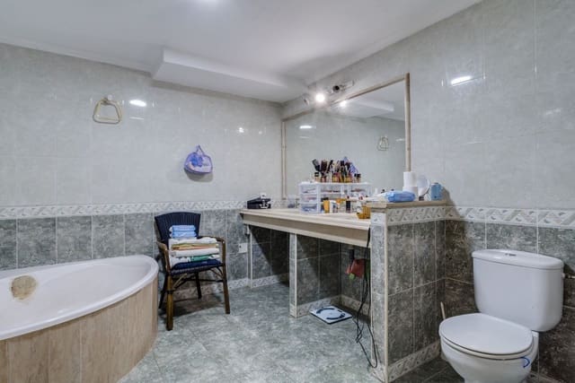 4 bedroom Semi-detached Villa for sale in Marbella - € 650,000 (Ref: 9541777)