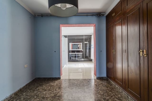 4 bedroom Semi-detached Villa for sale in Marbella - € 650,000 (Ref: 9541777)